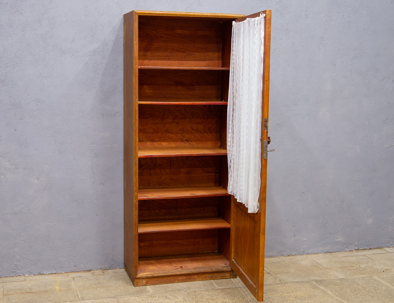 Старинный кабинетный книжный шкаф