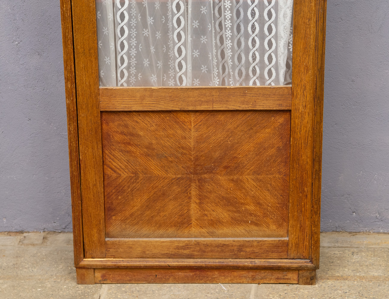 Старинный кабинетный книжный шкаф