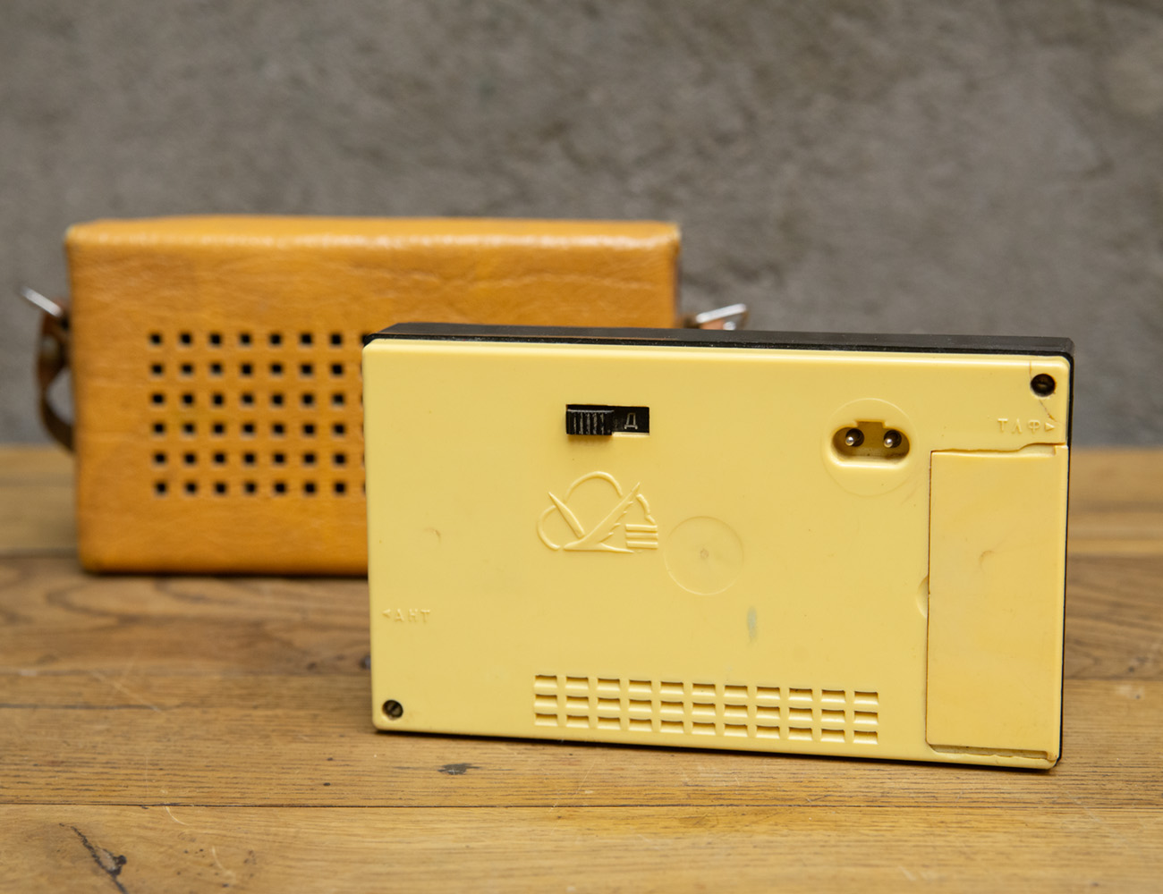 Винтажный радиоприёмник Сокол