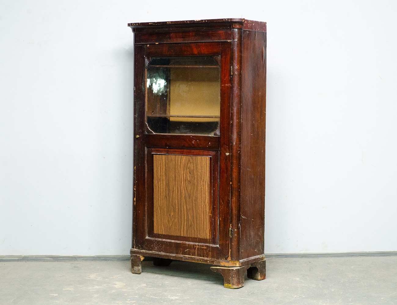 Старинный кабинетный книжный шкаф