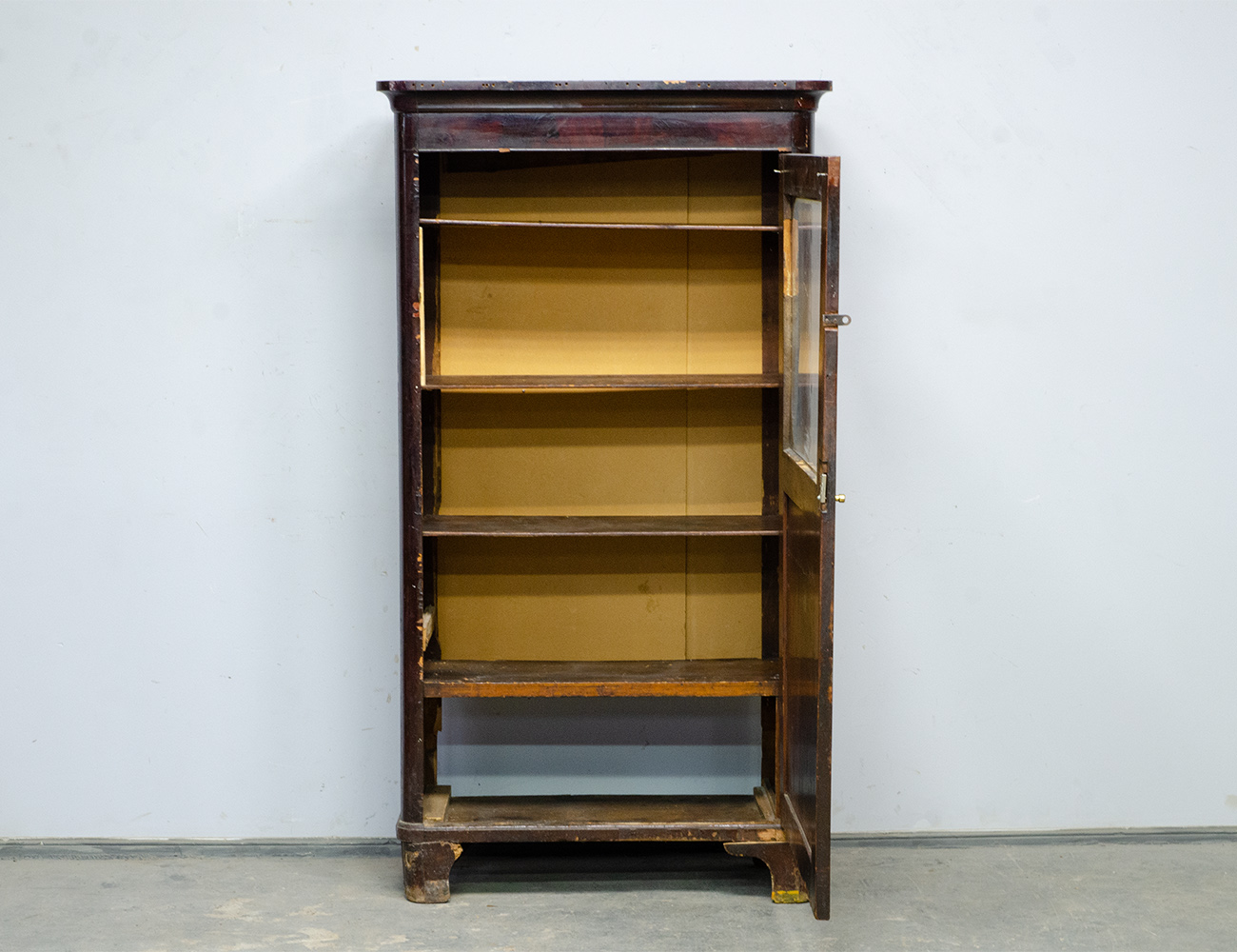 Старинный кабинетный книжный шкаф