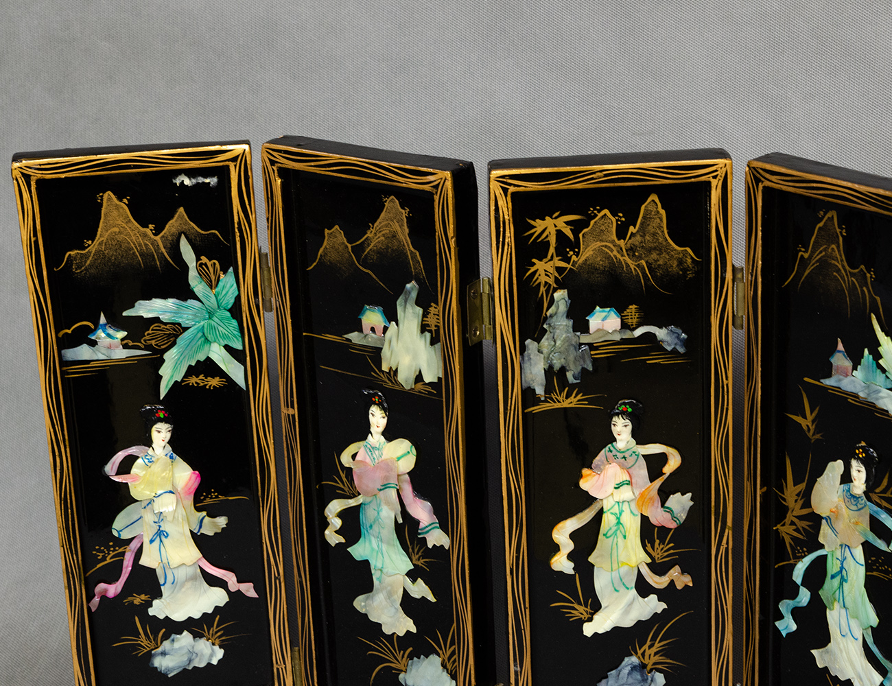 Старинная настольная ширма шинуазри