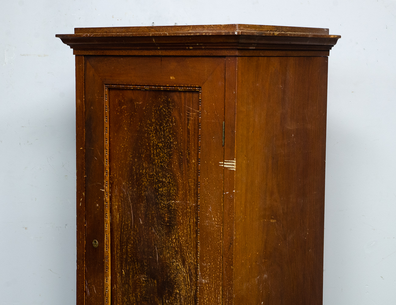 Старинный кабинетный шкаф