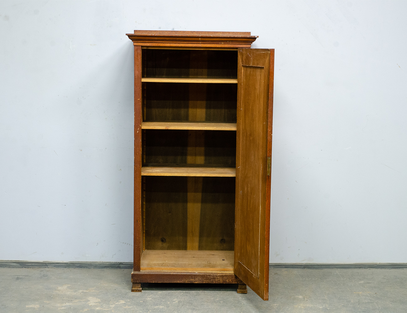 Старинный кабинетный шкаф