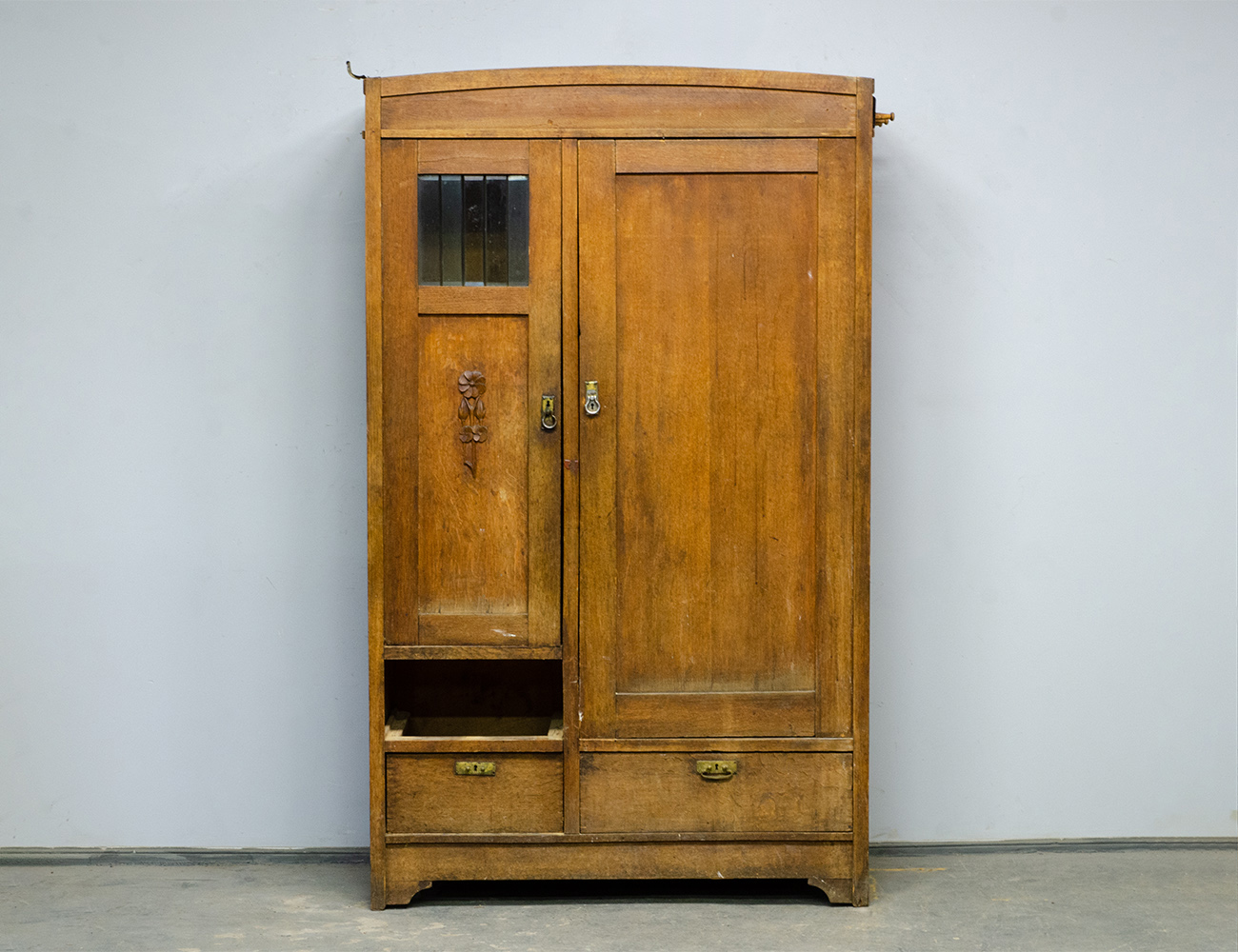 Старинный платяной шкаф