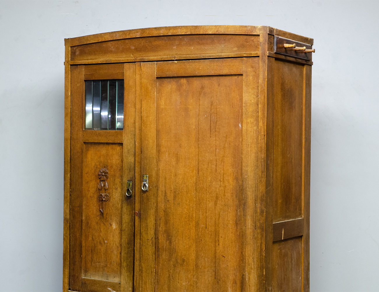 Старинный платяной шкаф