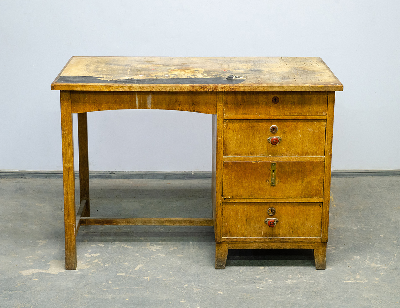 Старинный письменный стол