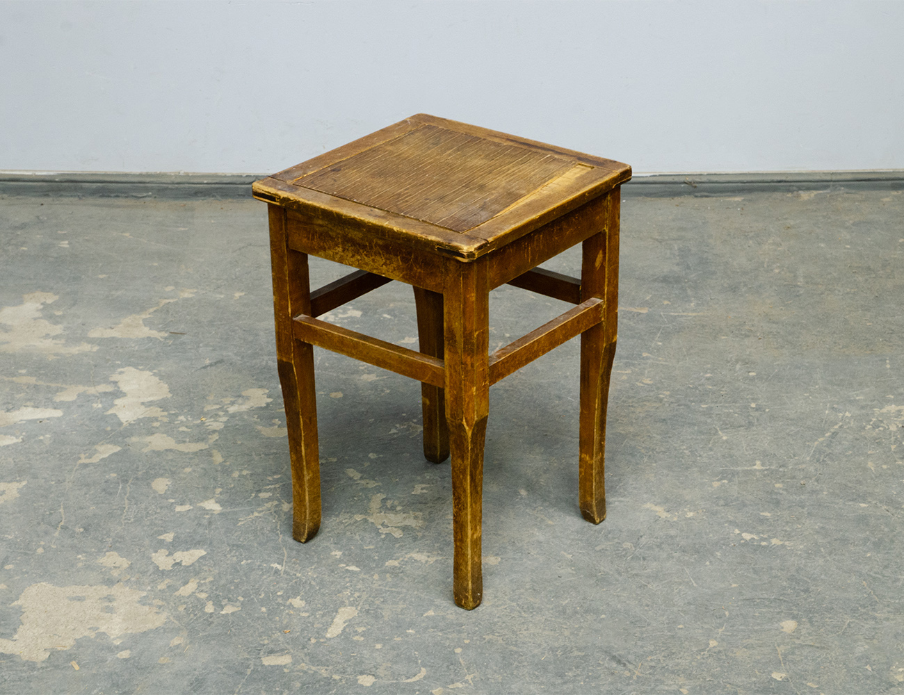 Старинный табурет