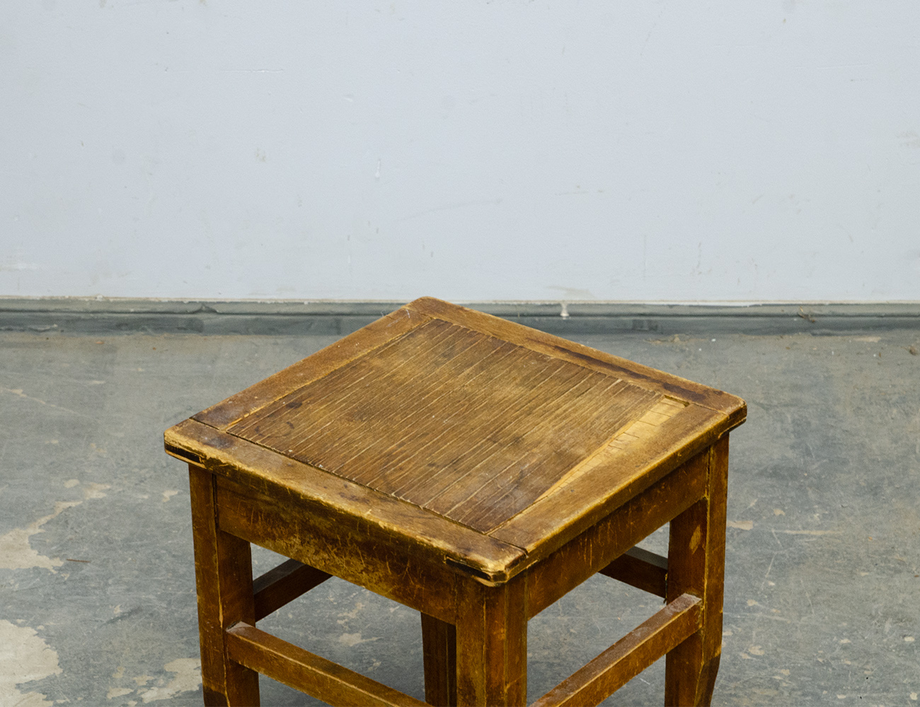 Старинный табурет