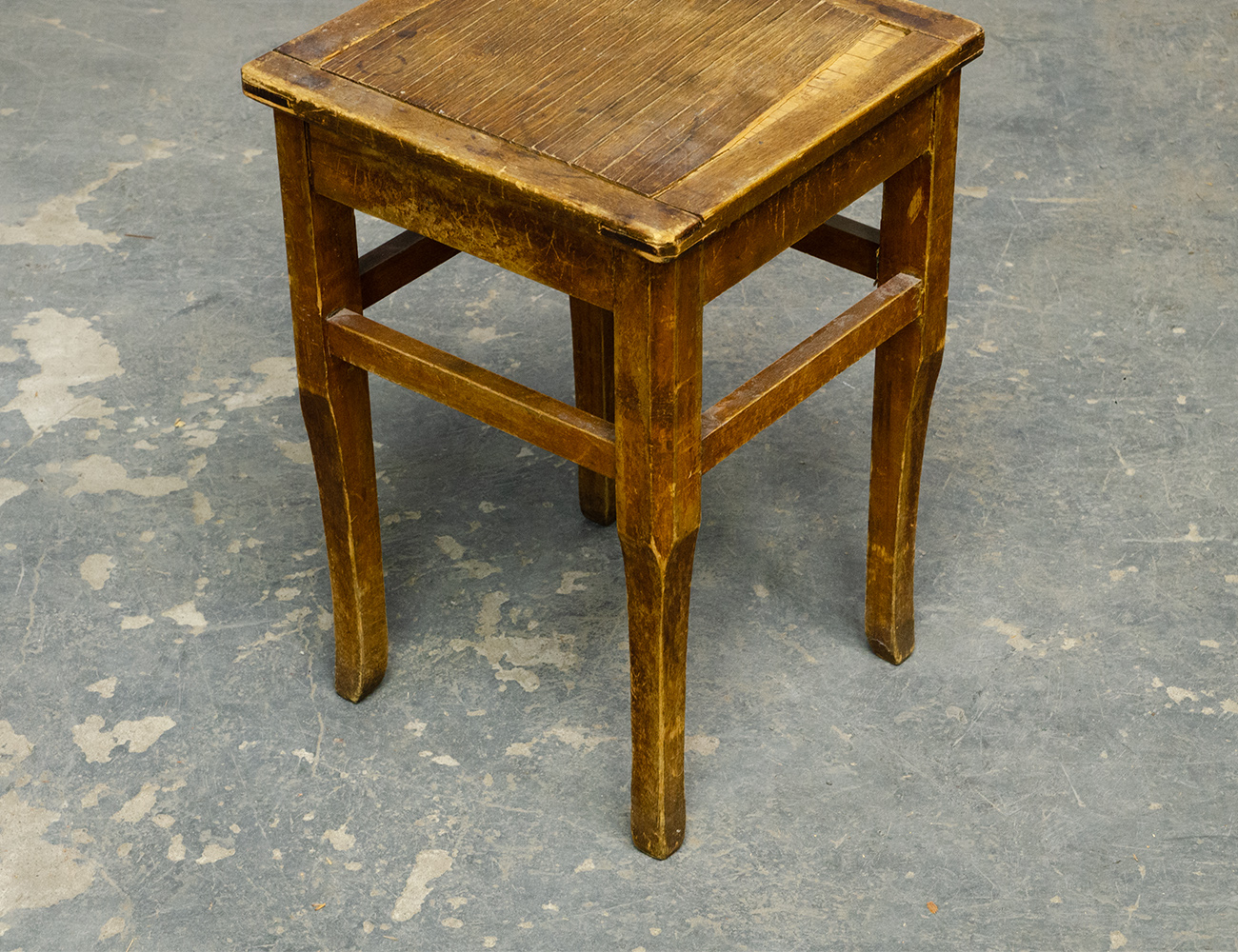 Старинный табурет