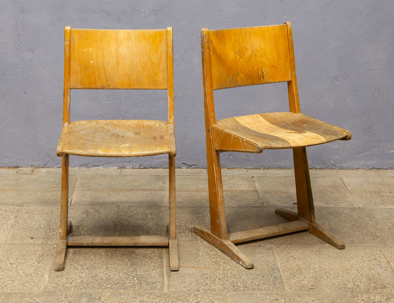 Старинные стулья для парты