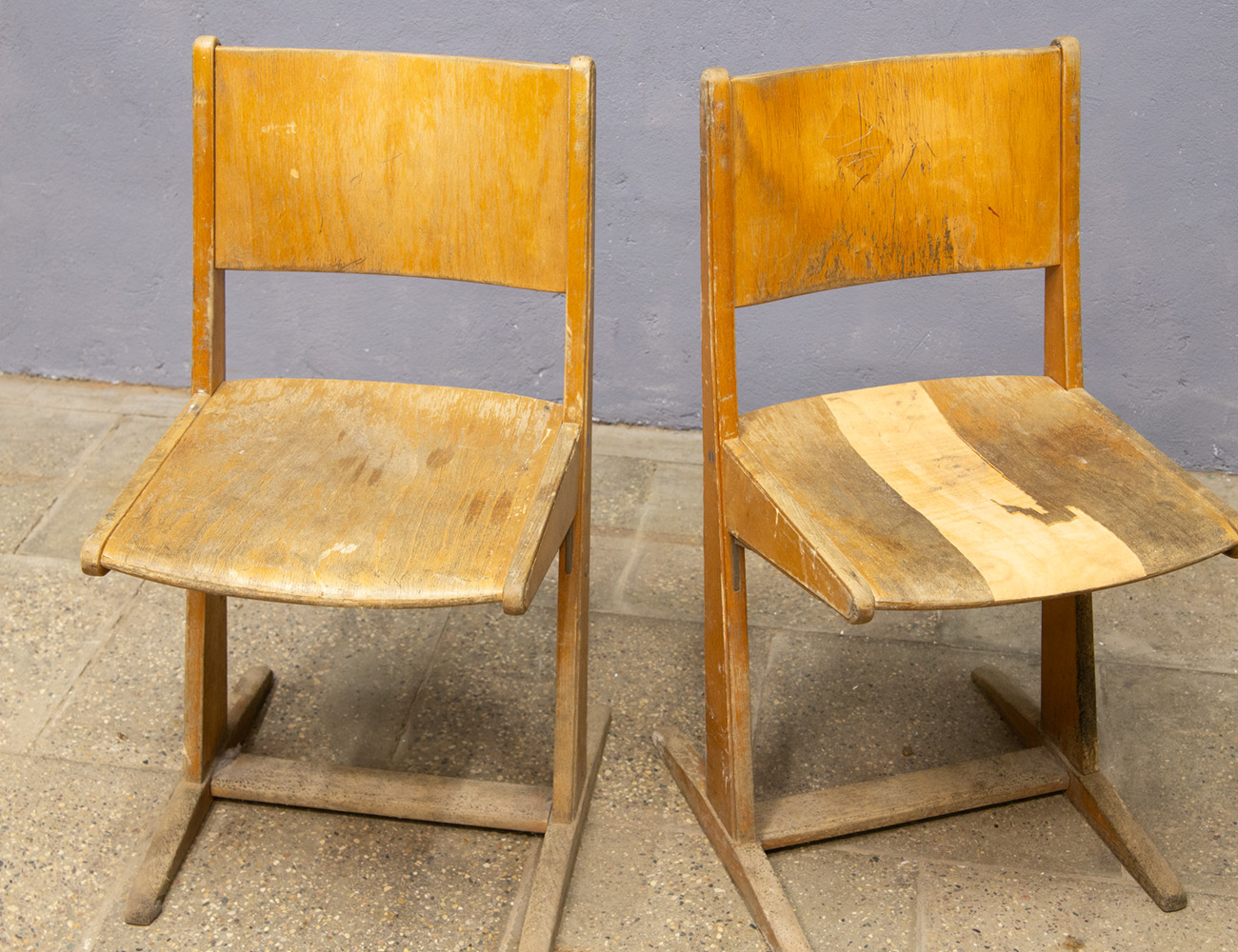 Старинные стулья для парты