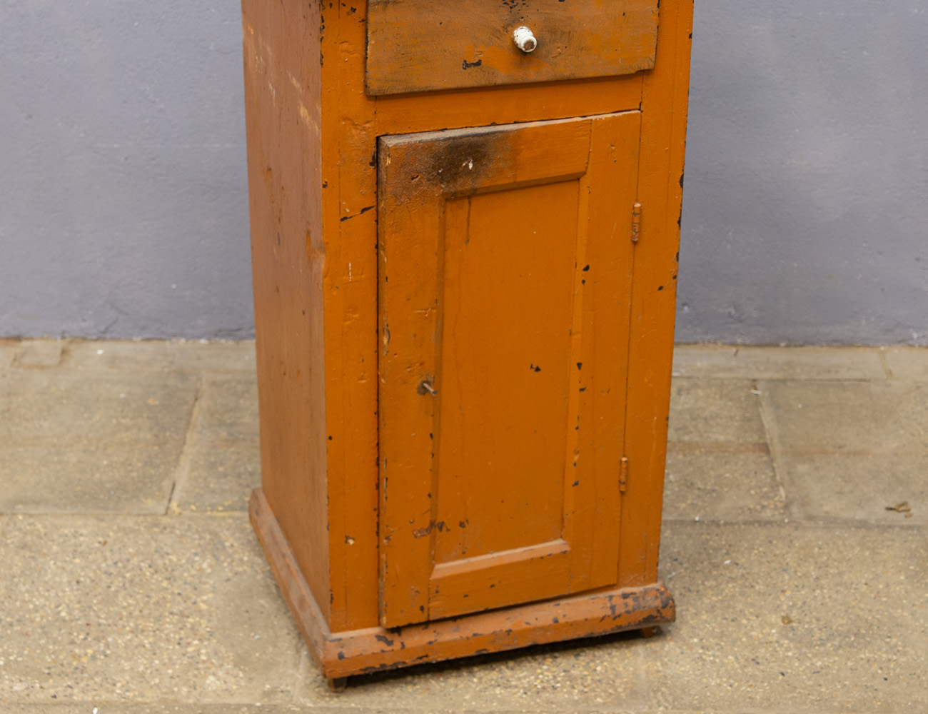 Старинная тумба