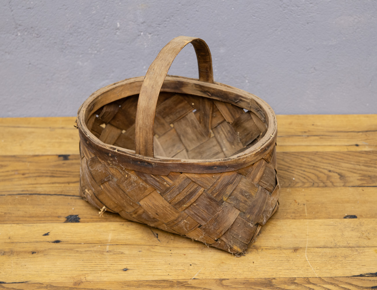 Старинное берестяное лукошко