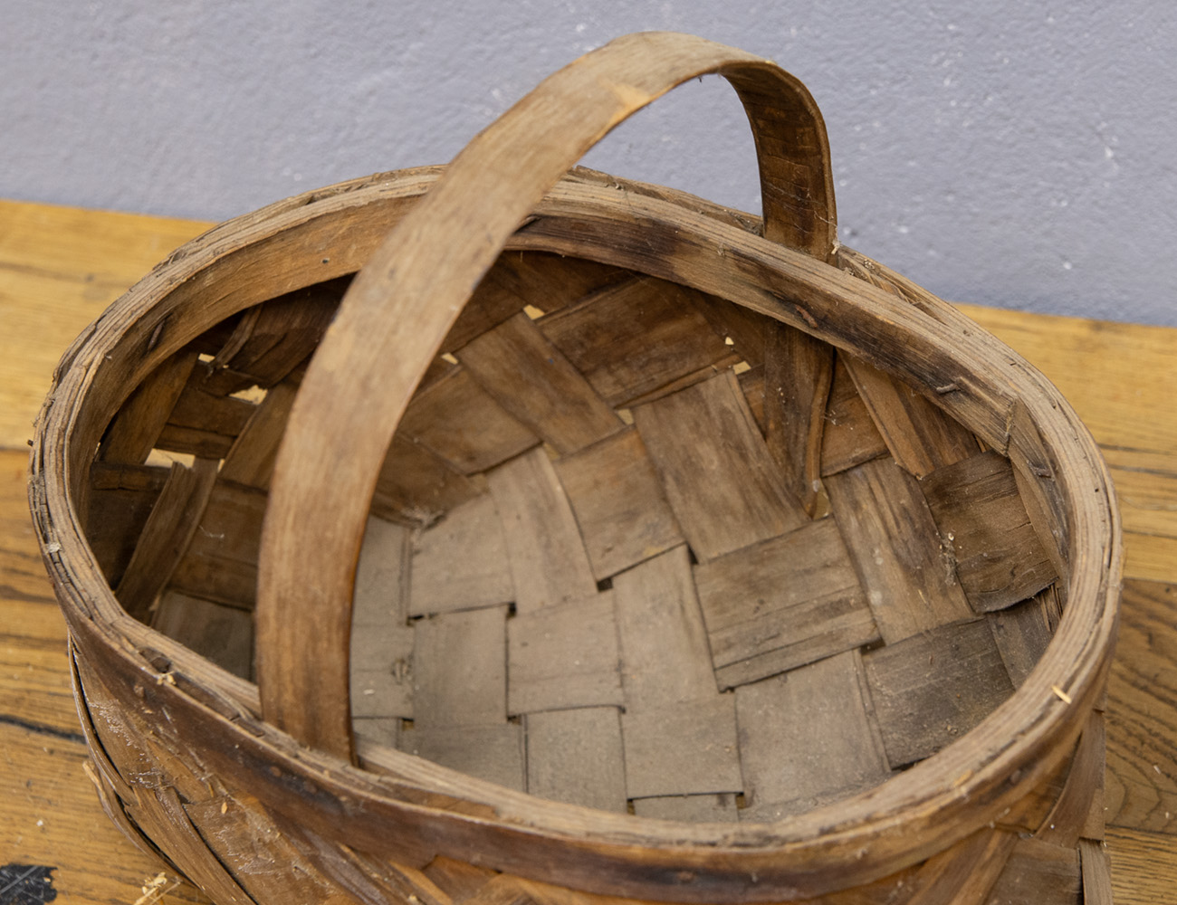Старинное берестяное лукошко