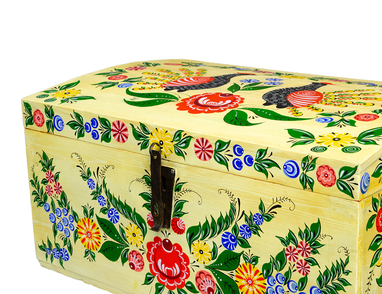 Старинный сундук с росписью