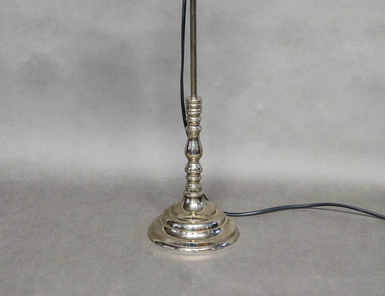 Старинная хромированная настольная лампа