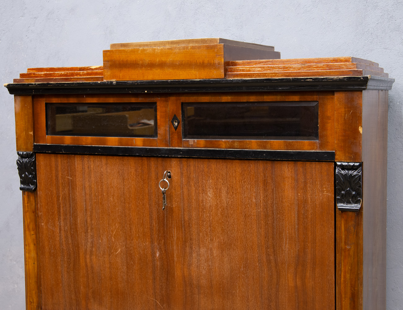 Старинный секретер красного дерева