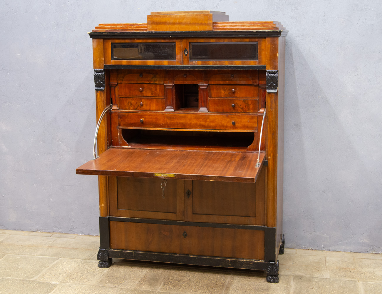 Старинный секретер красного дерева