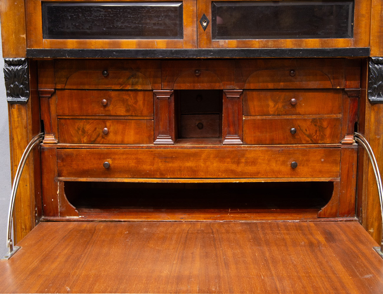 Старинный секретер красного дерева