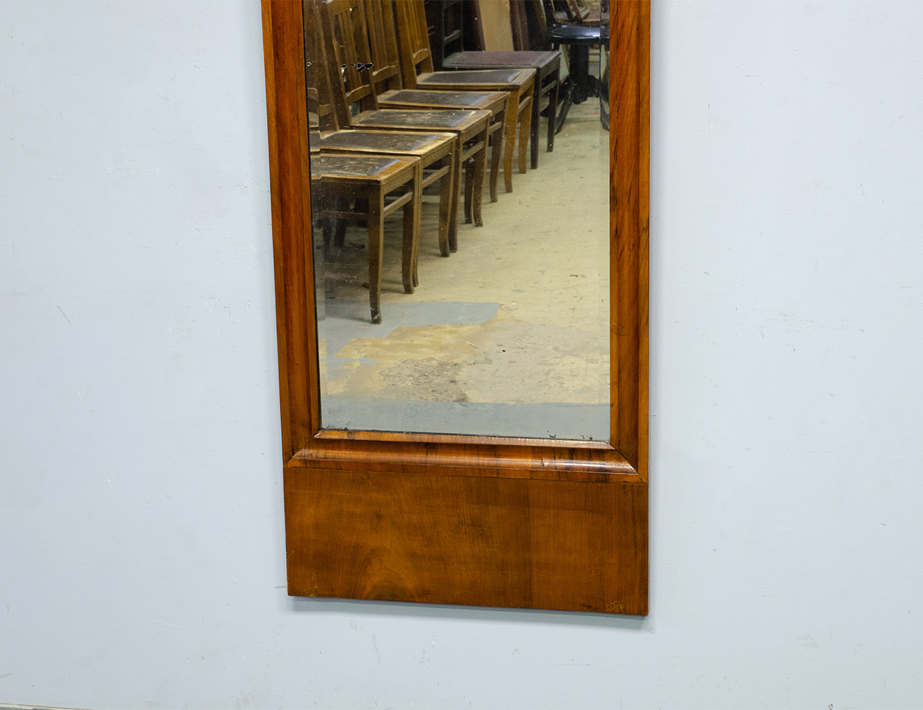 Антикварное резное настенное зеркало