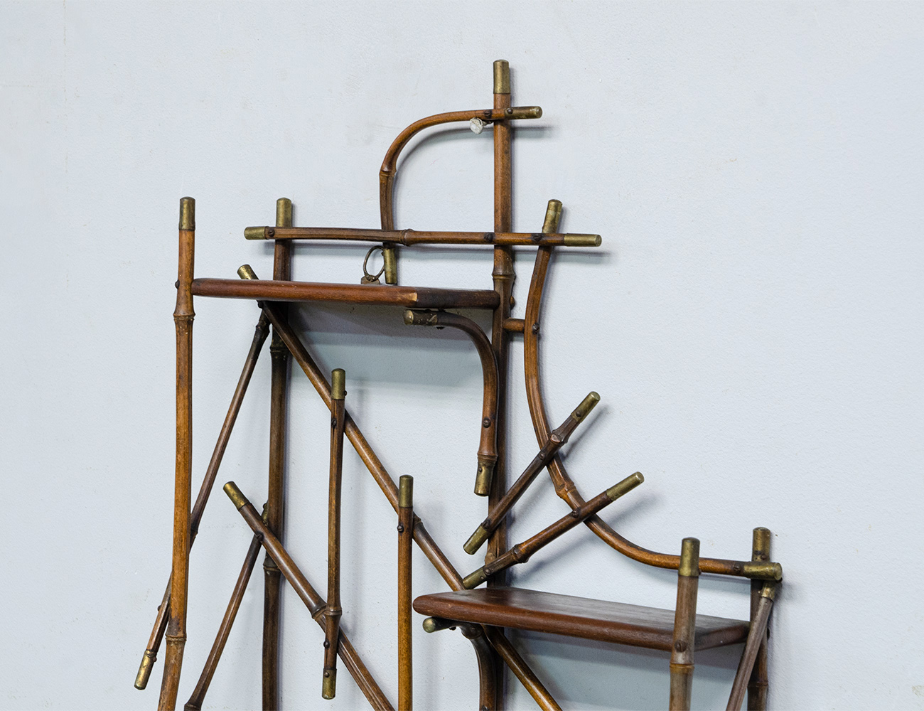 Антикварная бамбуковая полочка