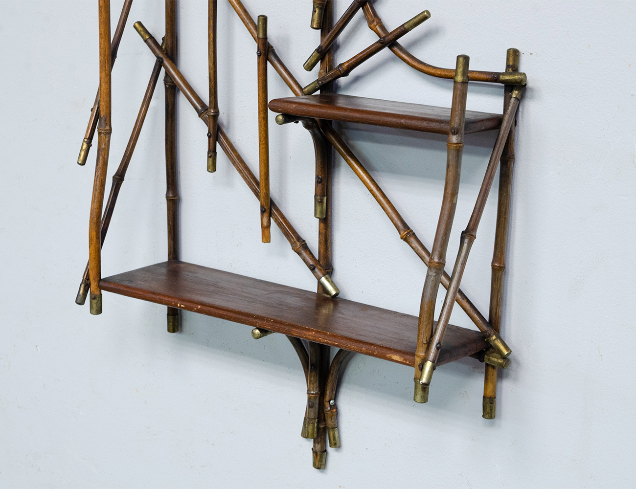 Антикварная бамбуковая полочка