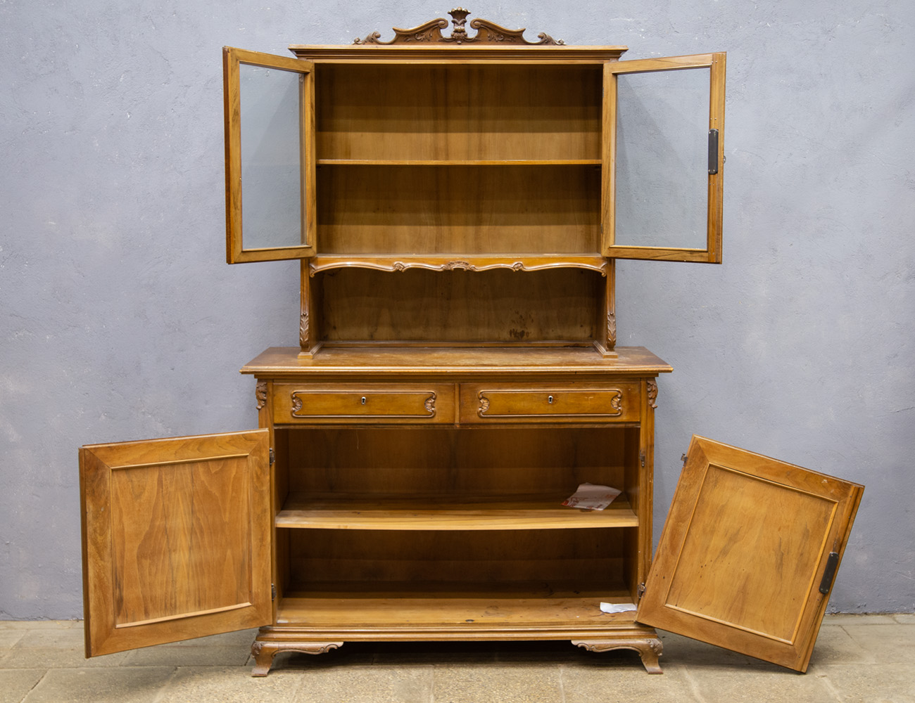 Старинный буфет, Венгрия