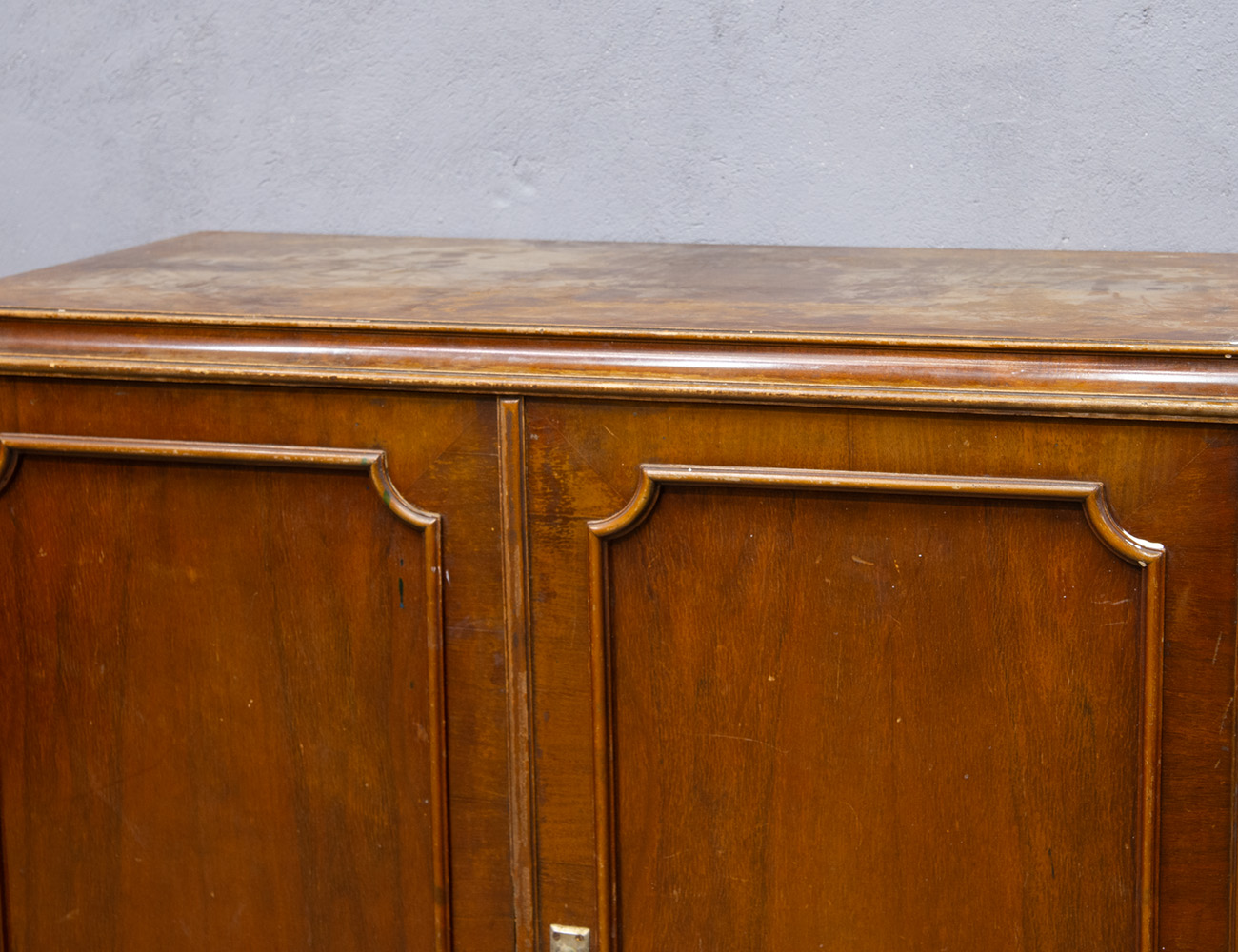 Винтажный бельевой шкаф