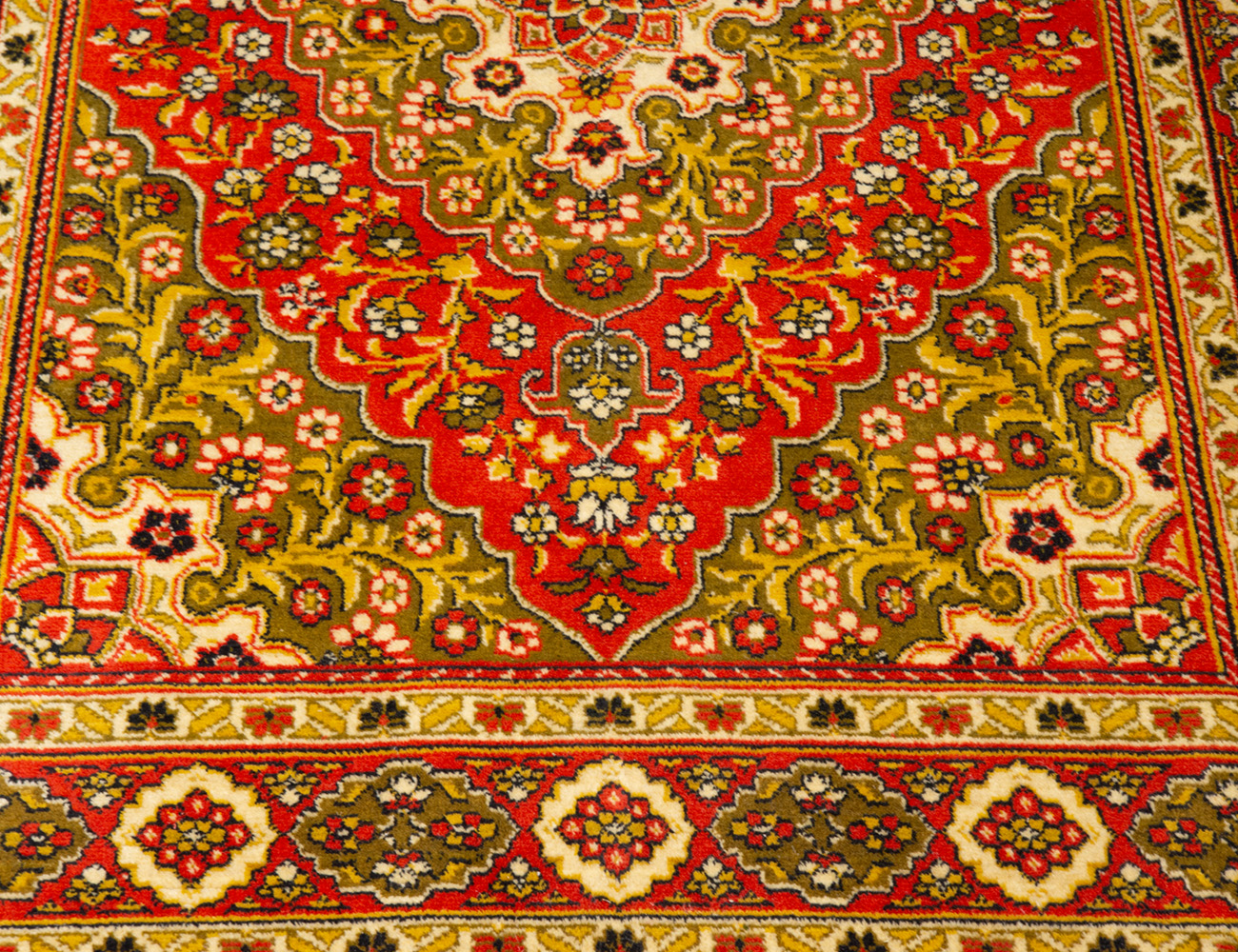 Винтажный ворсовый ковёр