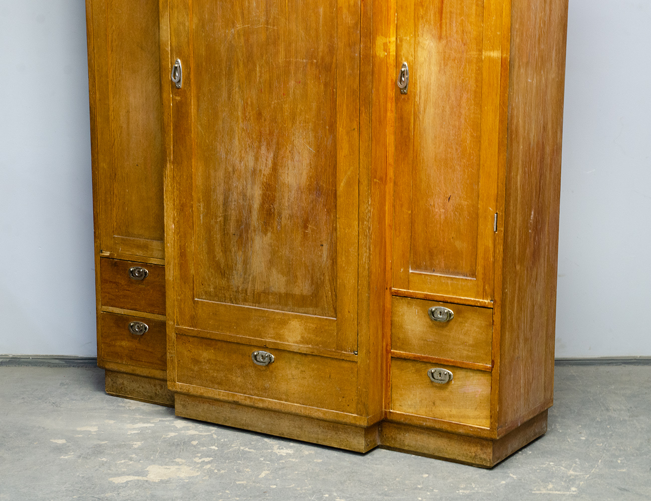 Старинный платяной шкаф