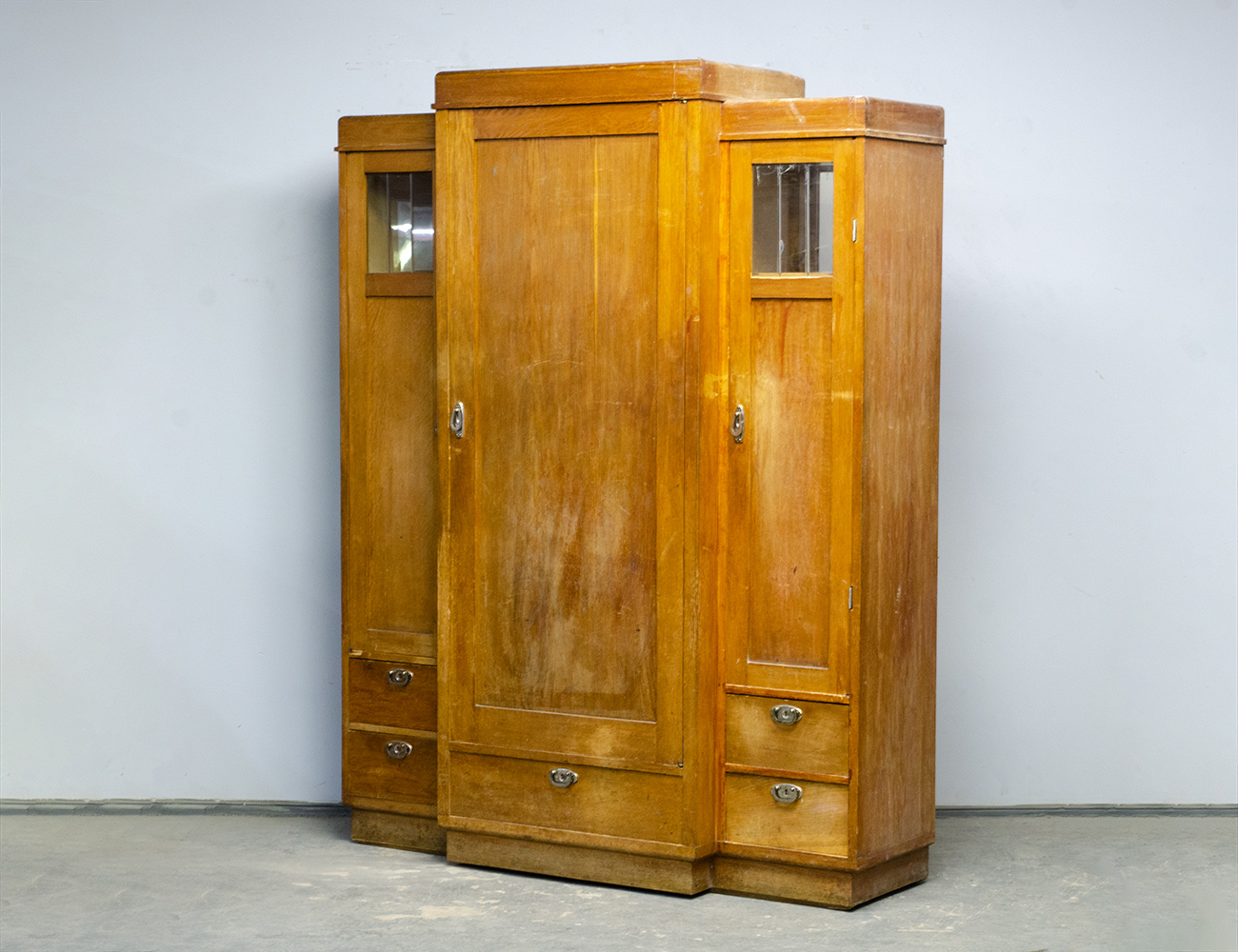 Старинный платяной шкаф