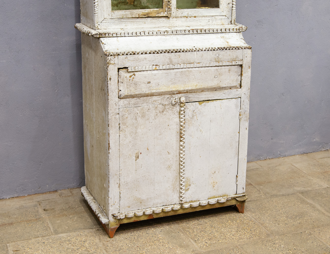 Старинный деревенский буфет