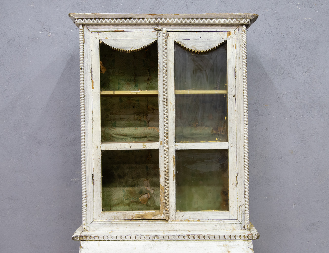 Старинный деревенский буфет