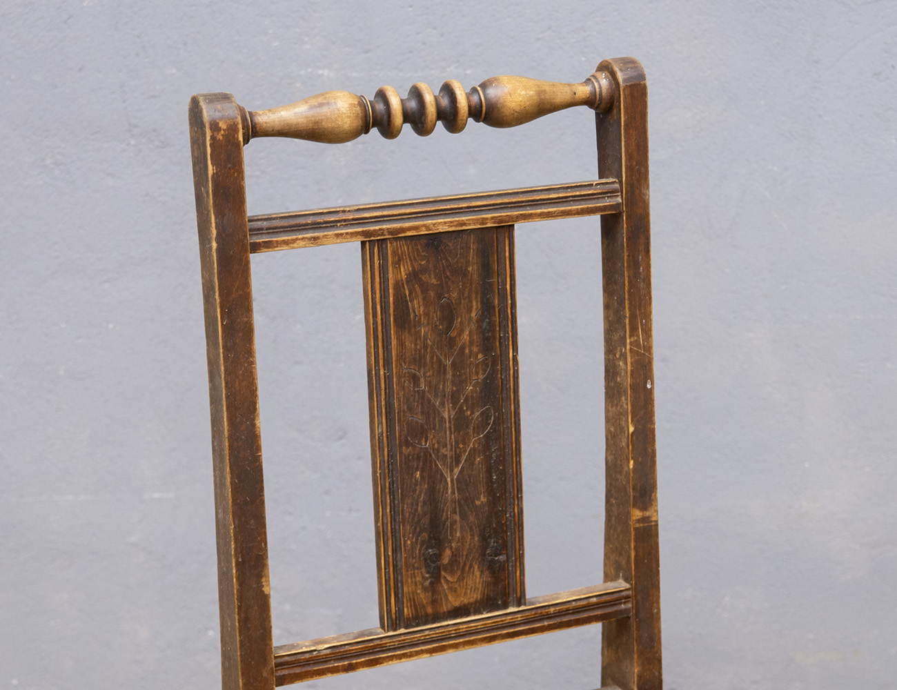 Старинный деревенский стул