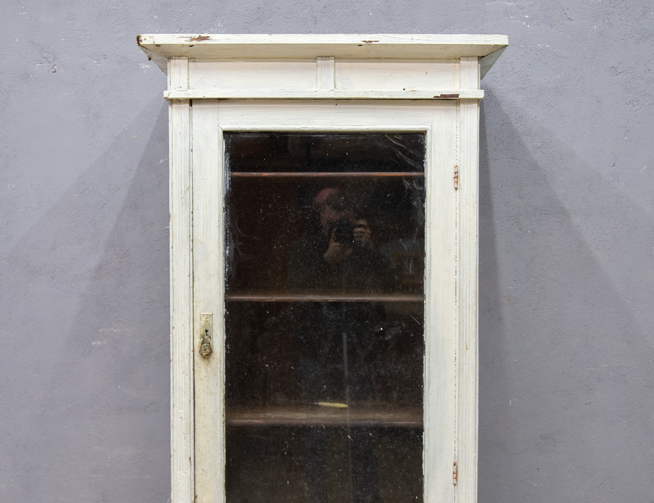 Старинный шкаф