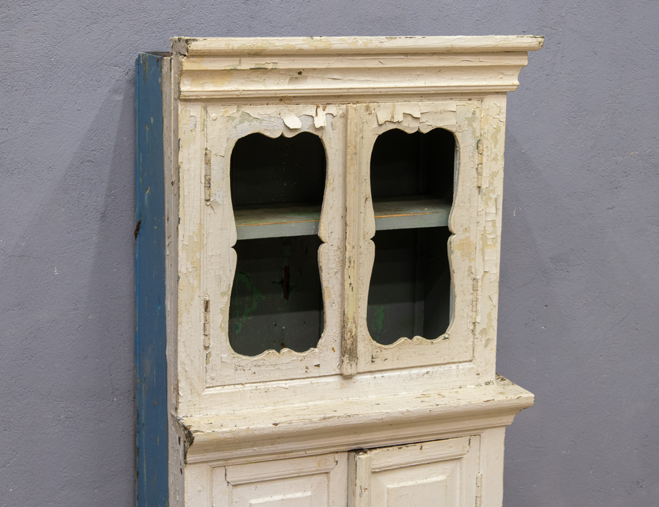 Старинный деревенский буфет