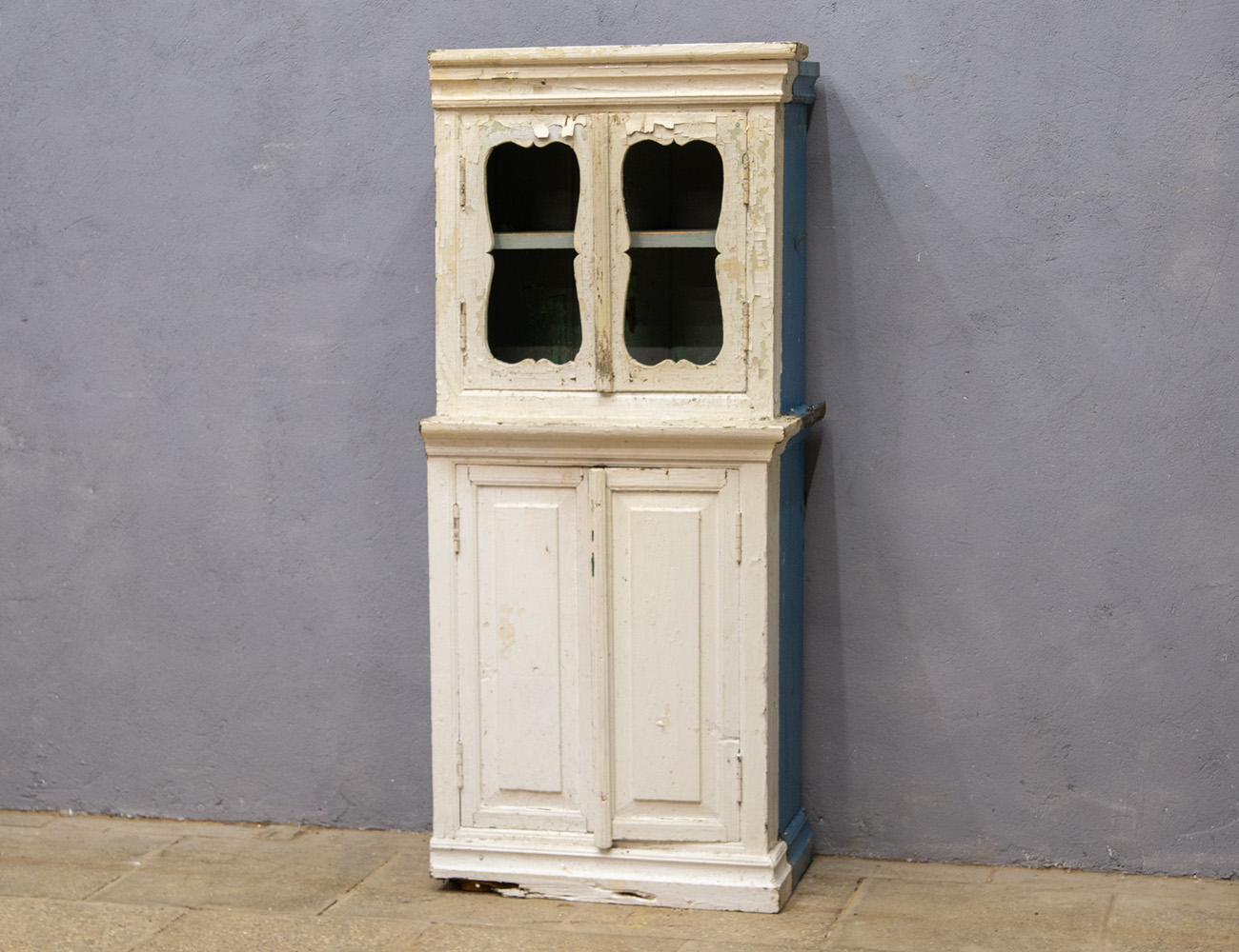 Старинный деревенский буфет