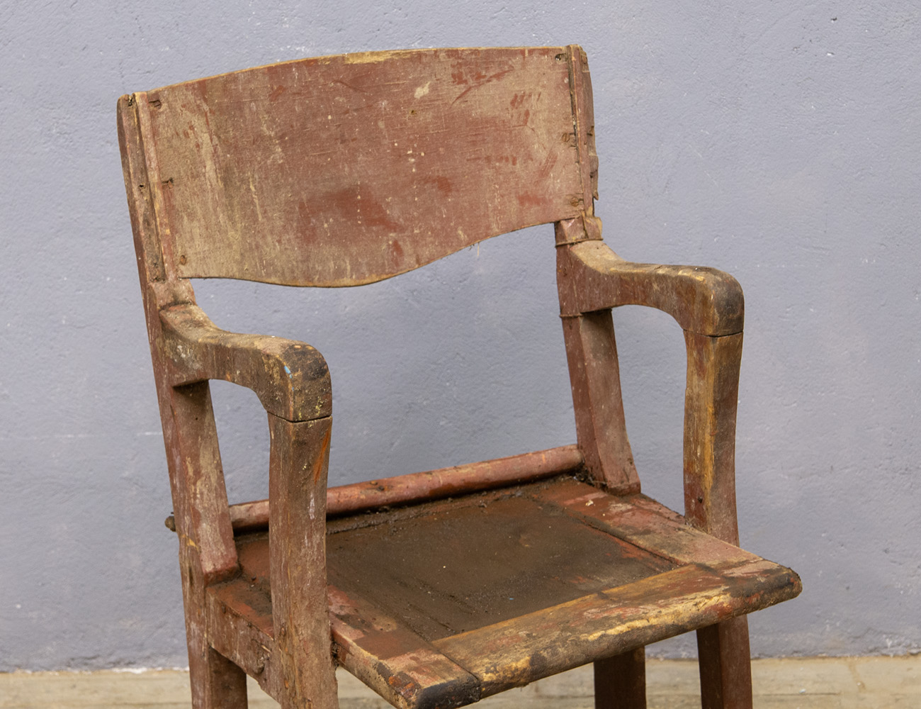 Старинное кресло из зала