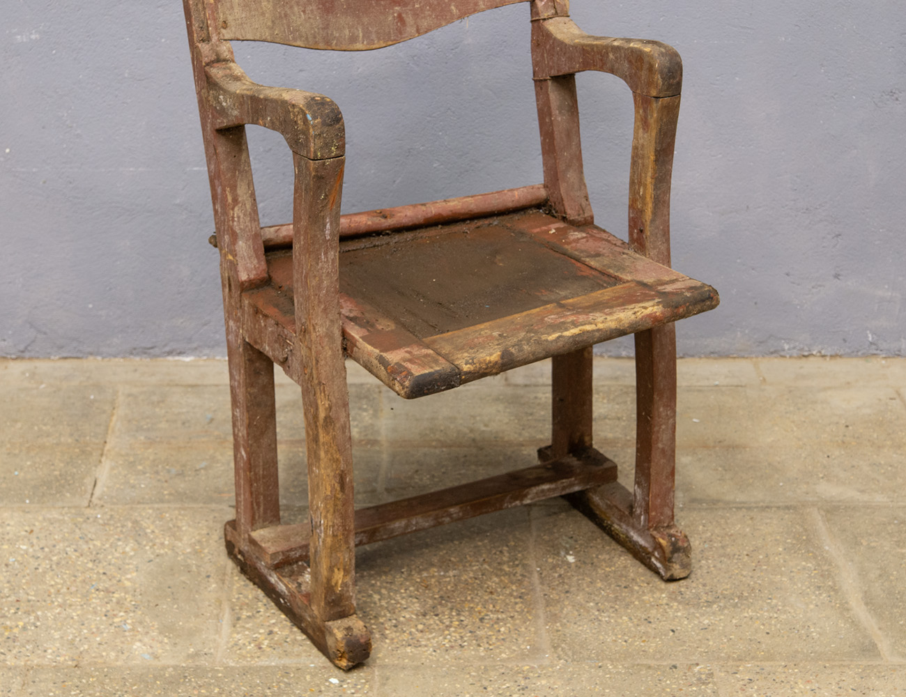 Старинное кресло из зала