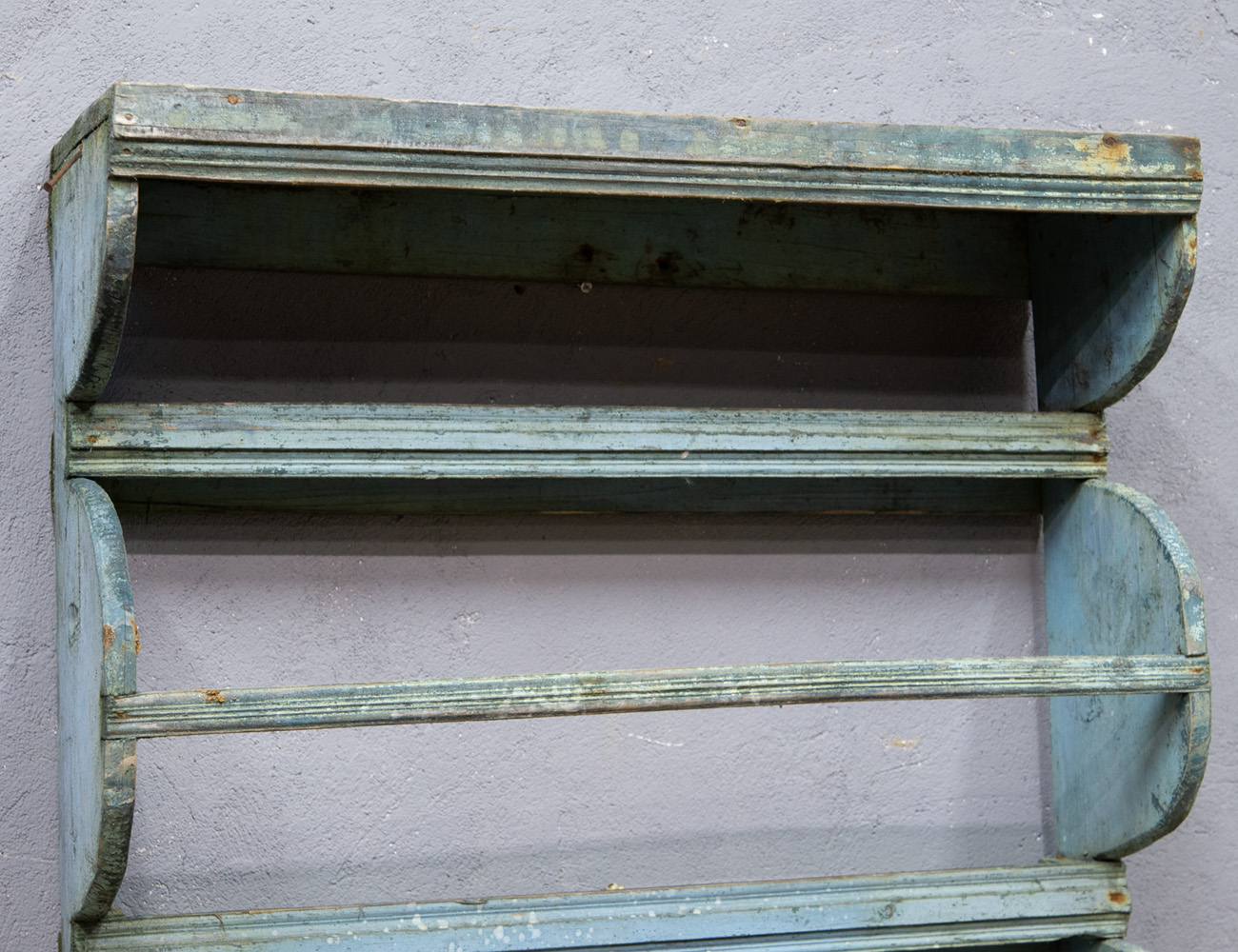 Старинная деревенская кухонная полка