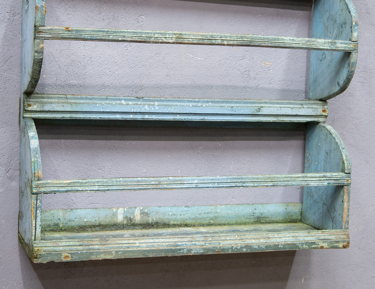 Старинная деревенская кухонная полка