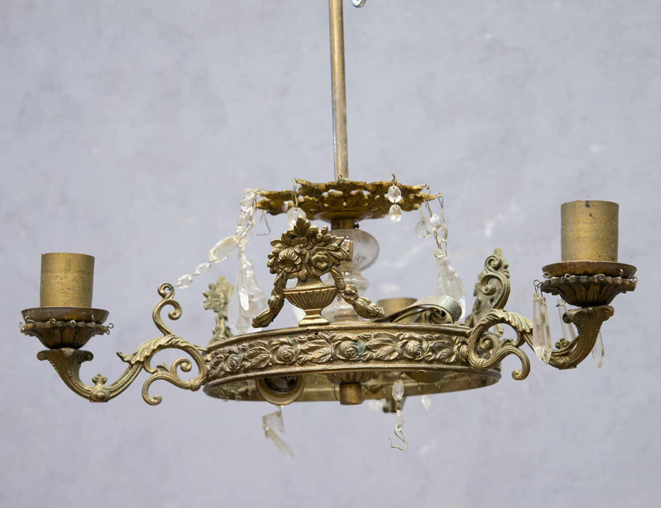 Старинная люстра