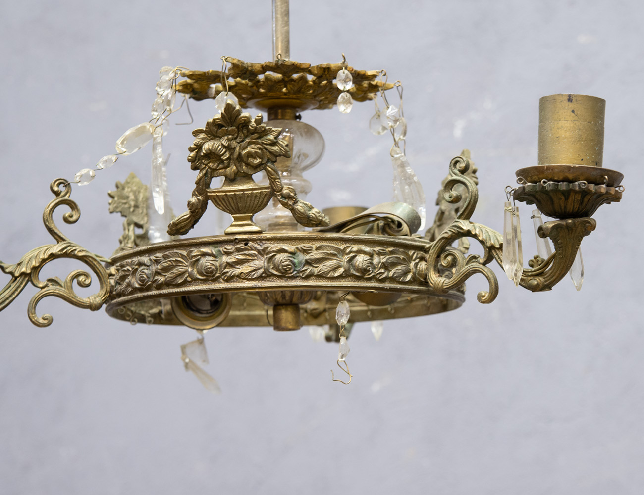 Старинная люстра