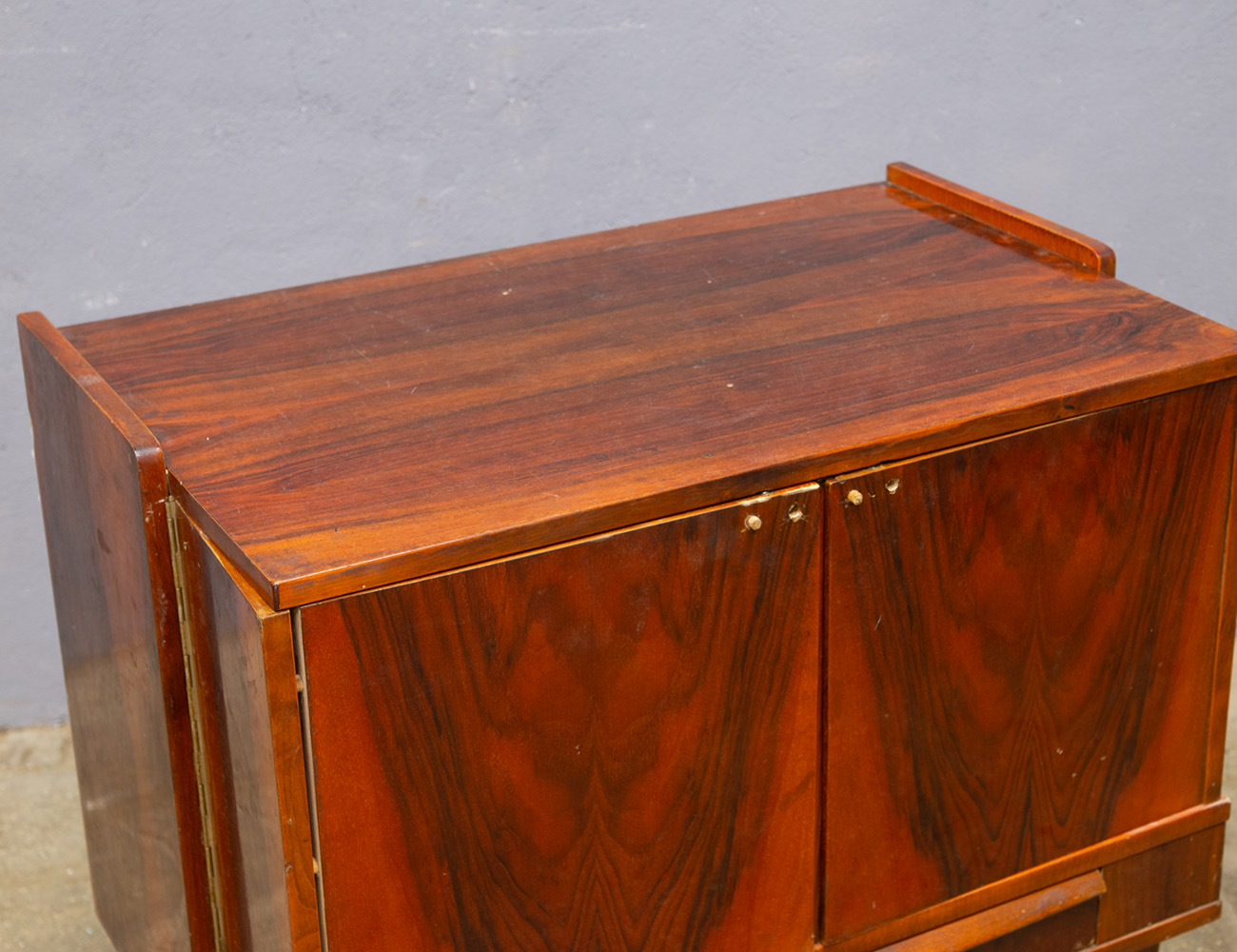 Винтажная тумба-бар