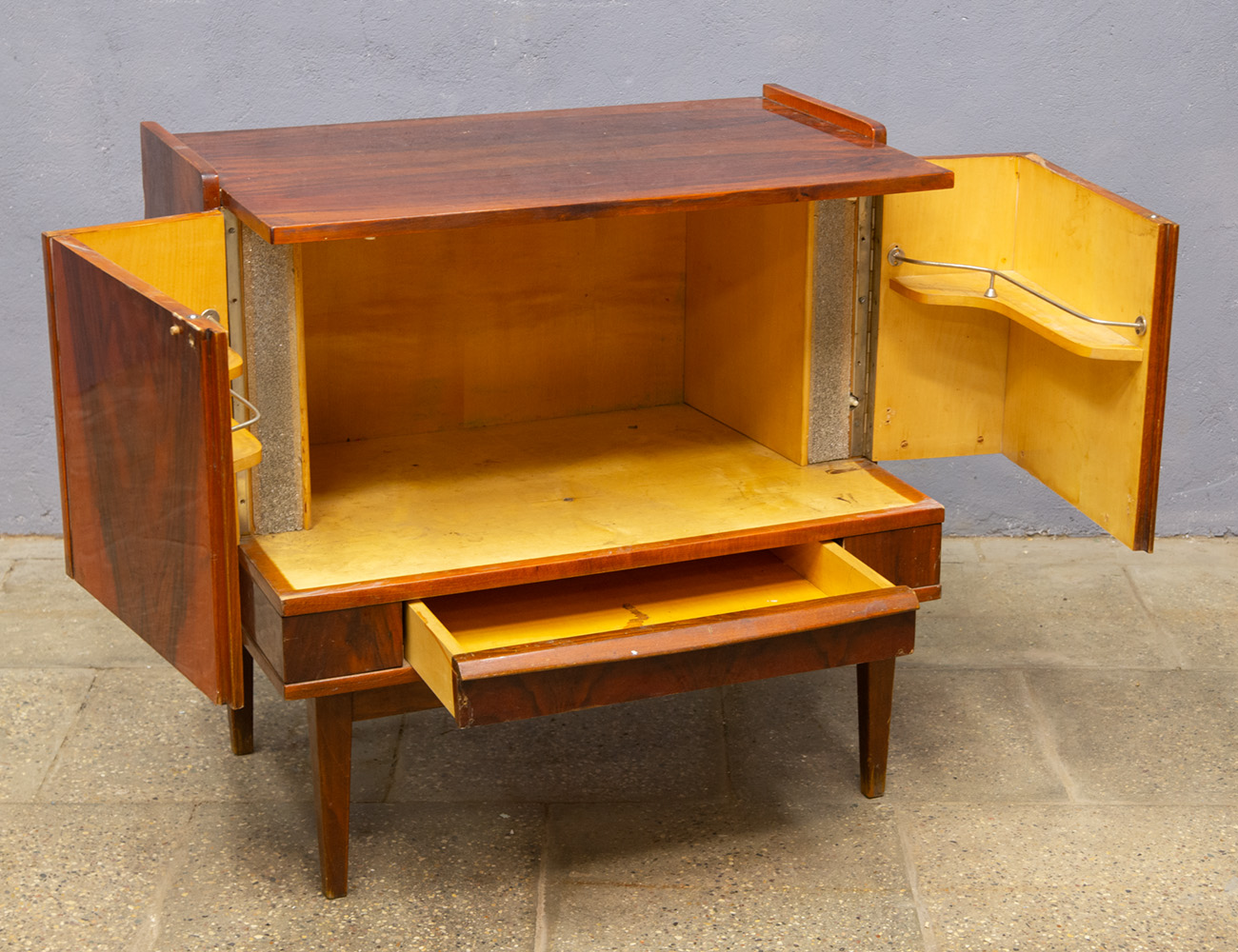 Винтажная тумба-бар