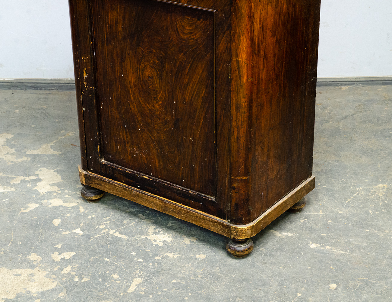 Старинная тумба 19 века