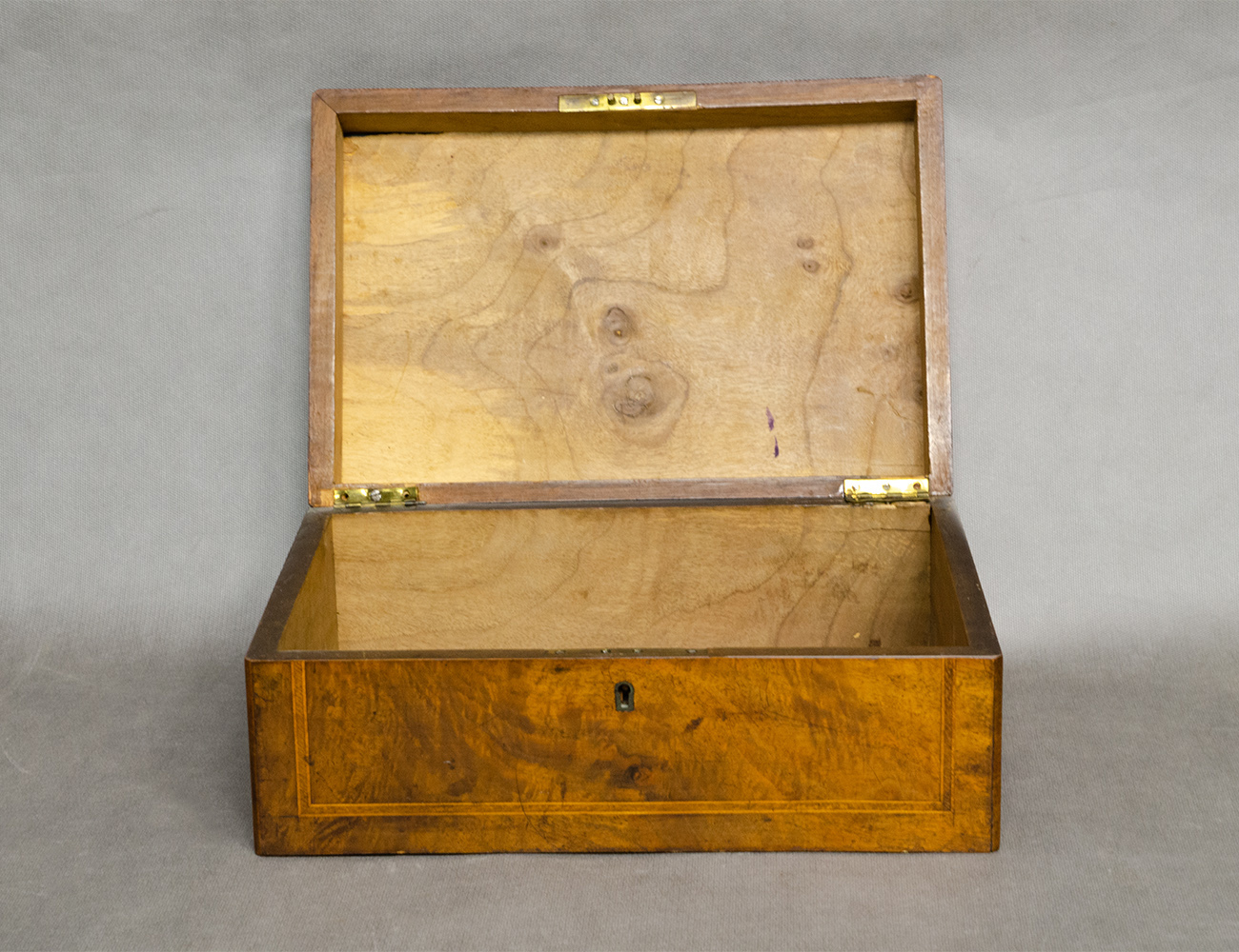 Старинная шкатулка с маркетри