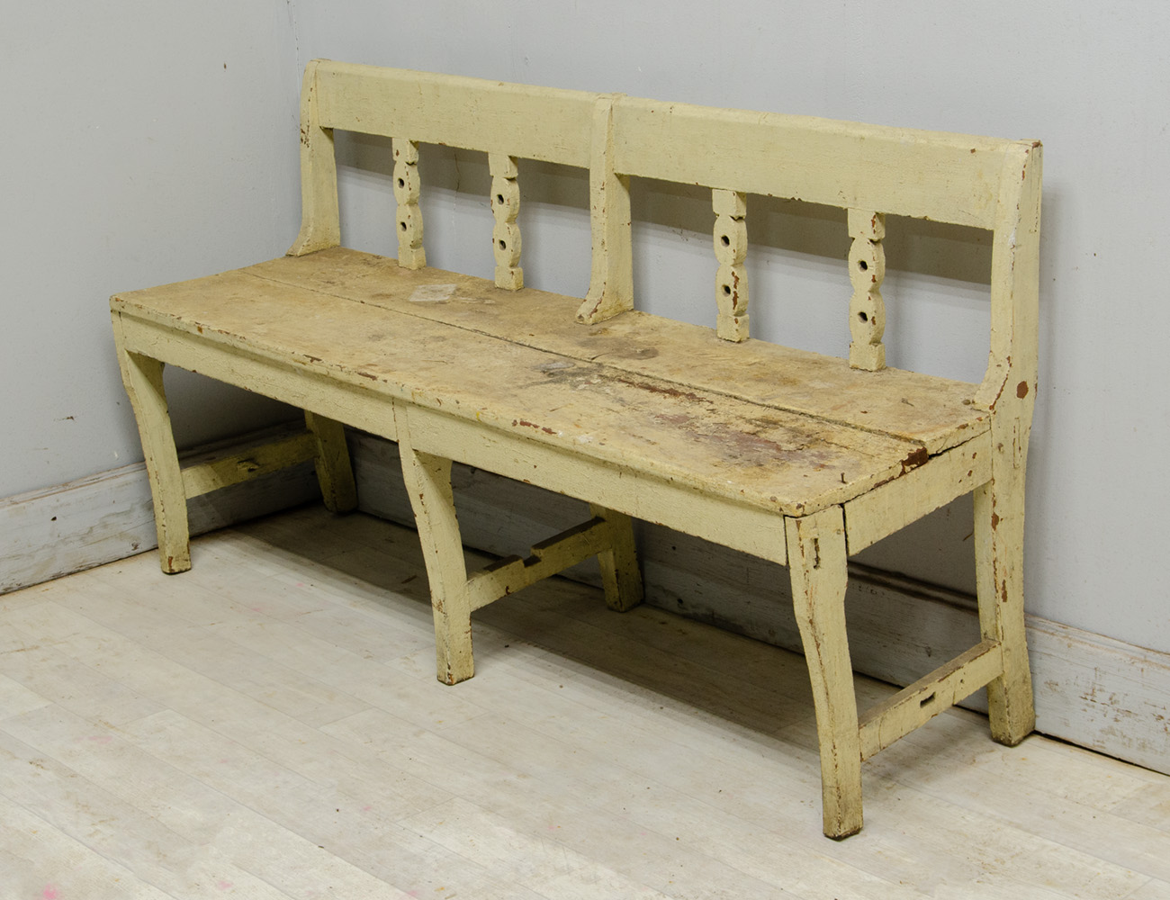 Старинная деревенская лавка