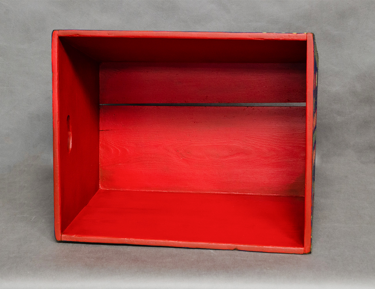 Старинный ящик для вина с росписью